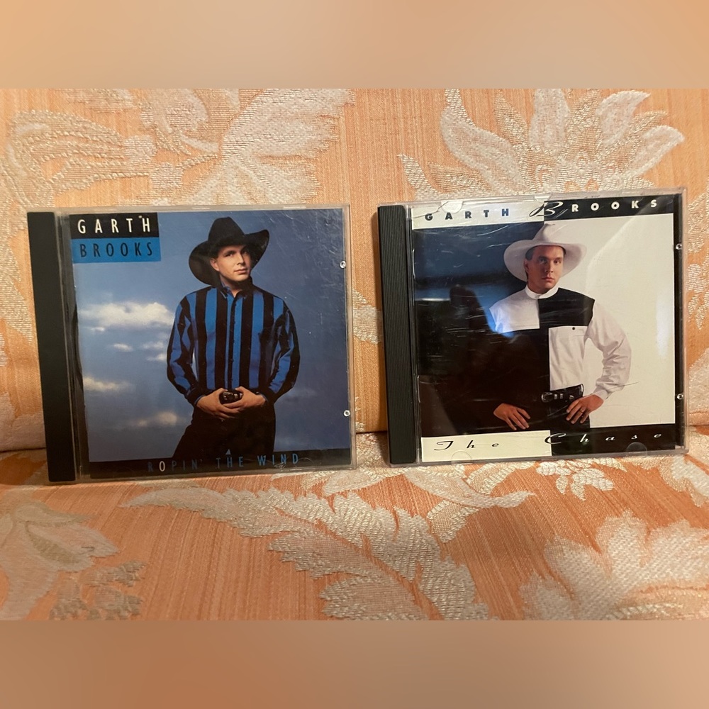 🌵 Vintage Garth Brooks The Chase & Ropin’ The Wind 1991 1992 Compact Discs 🌵
